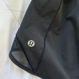 lulu lemon hotty hot shorts size 2